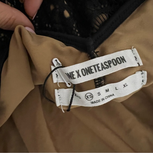 Lace bell sleeved bodysuit in black size US XS- M boutique- One teaspoon - Picture 11 of 11